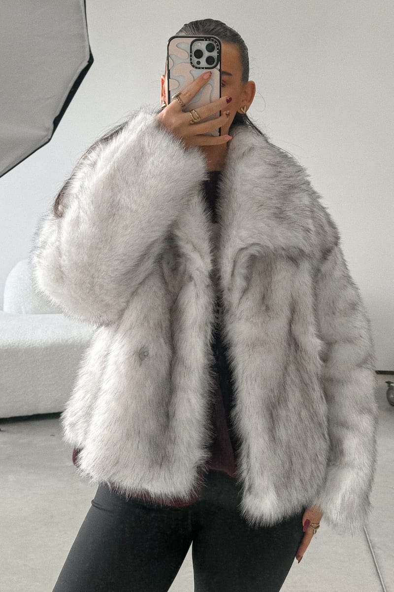 ASHA Faux Fur Jacket White/Grey – AJ VOYAGE