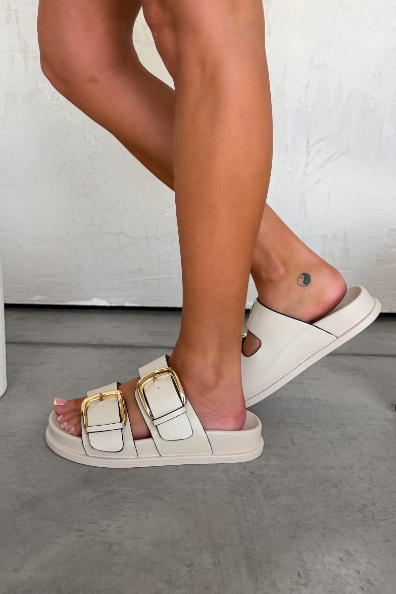 DAYNA Chunky Buckle Sandals - Cream - 3