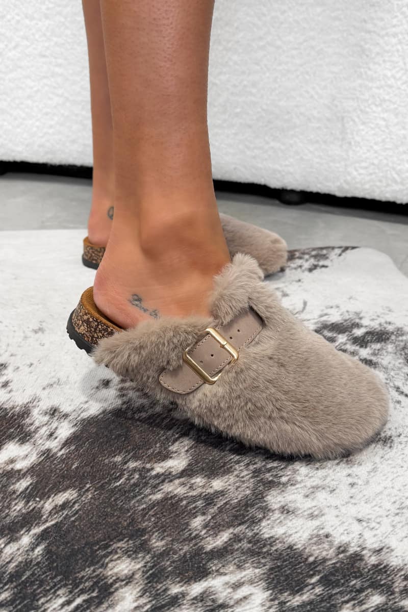 LOLA Faux Fur Outdoor Slipper Clog - Beige - 5