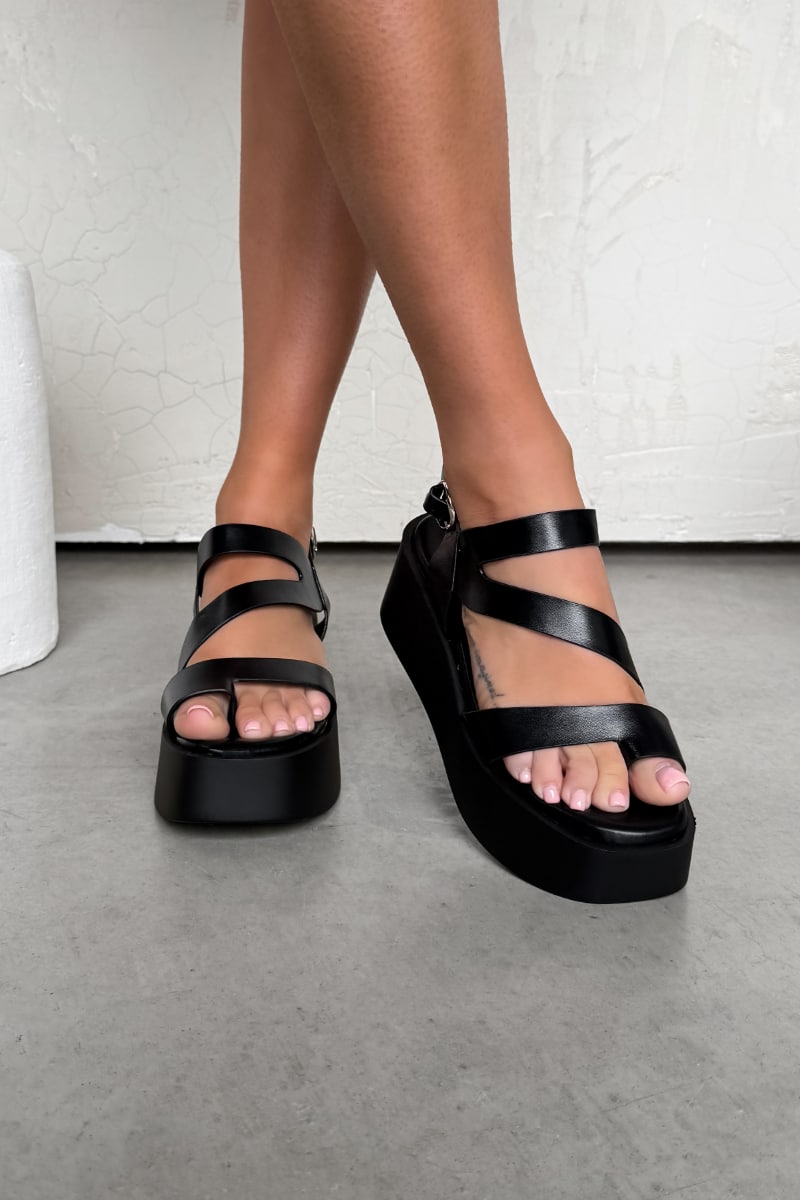 MOLLY Chunky Platform Toe Post Sandals - Black - 2