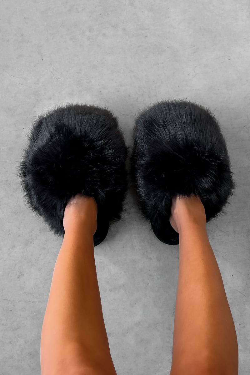 POLLY Faux Fur Oversized Slippers Black AJ VOYAGE