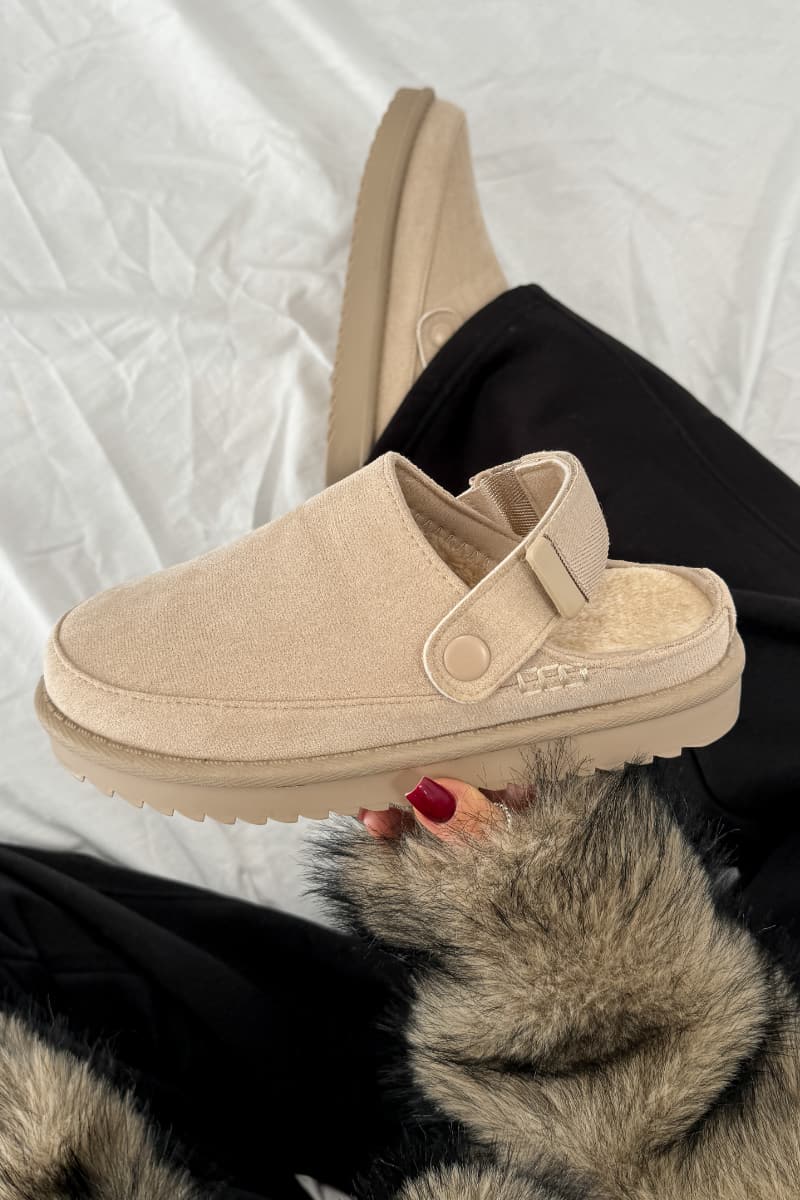 Outdoor slippers store