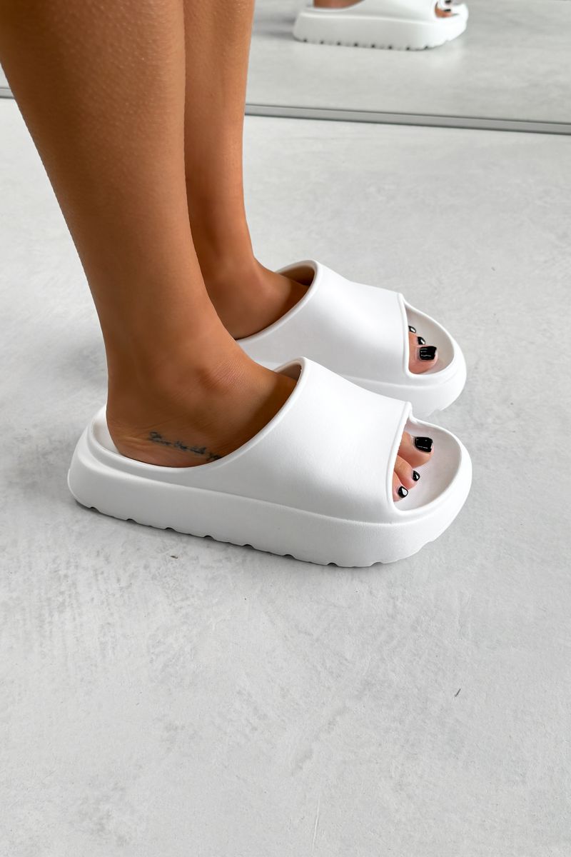 RUNNER Chunky Platform Sliders White – AJ VOYAGE