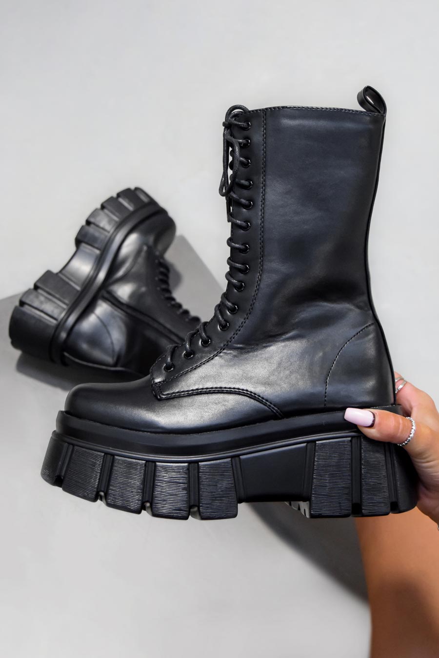 SAVAGE Super Chunky Platform Mid Boots Black PU – AJ VOYAGE