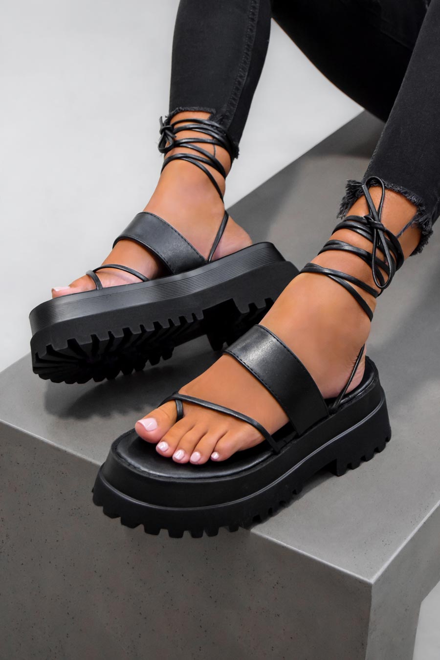 Black Chunky Sandal Toe Post Flip Flops