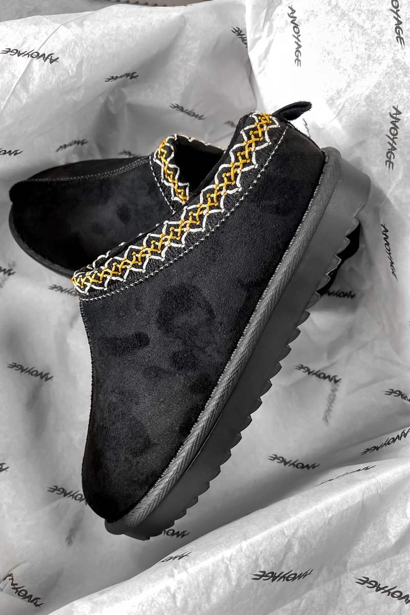 TAZMEN Suede Embroidered Slippers - Black - 2