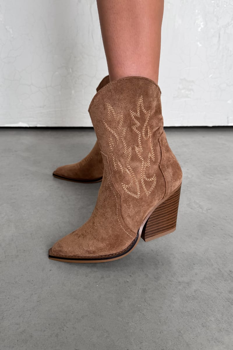 DENVER Western Cowboy Boots - Camel