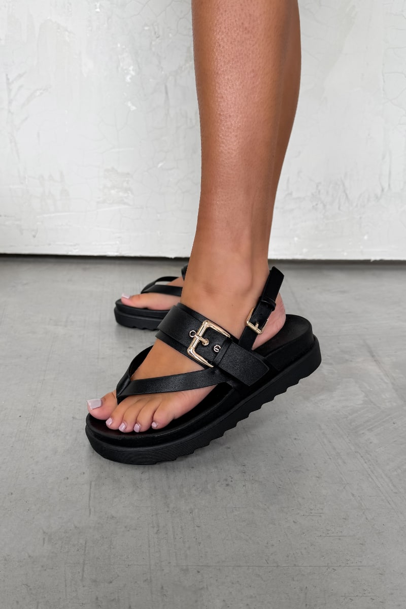 GIOVANA Chunky Platform Toe Post Buckle Sandals - Black