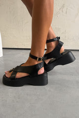 LATINA Chunky Gold Toe Ring Sandals - Black