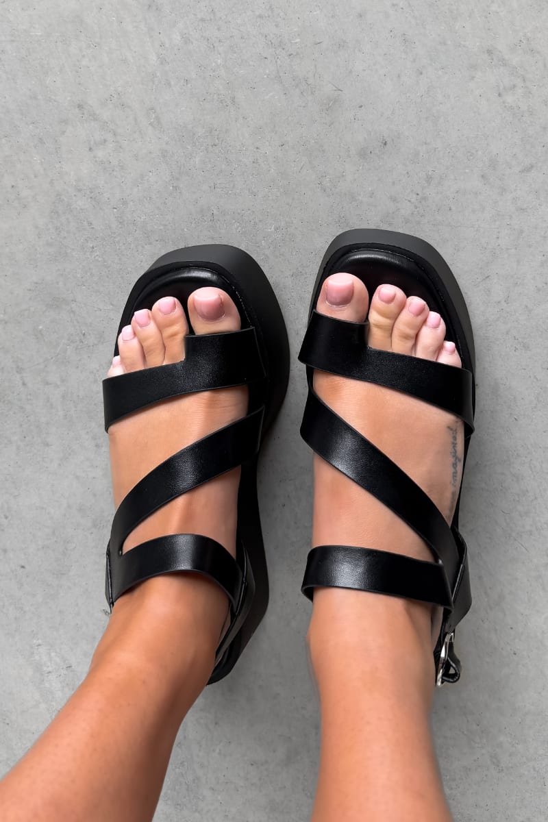 MOLLY Chunky Platform Toe Post Sandals - Black - 1