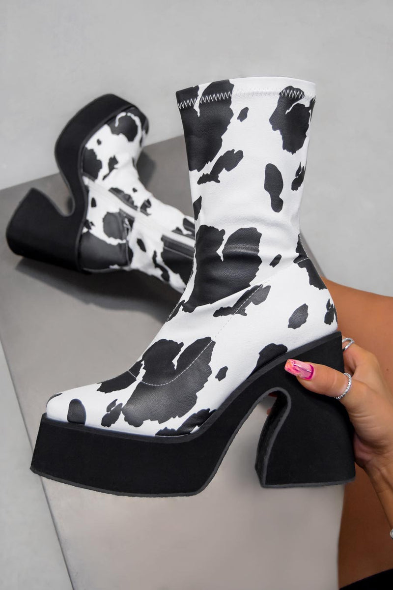 HOLD UP Platform sock Fit Boots - Cow Print